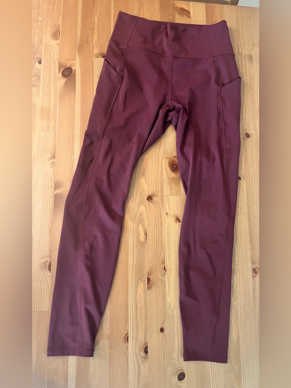 Fabletics medium Oasis Pure Luxe High-Waisted 7/8 Legging in color Merlot